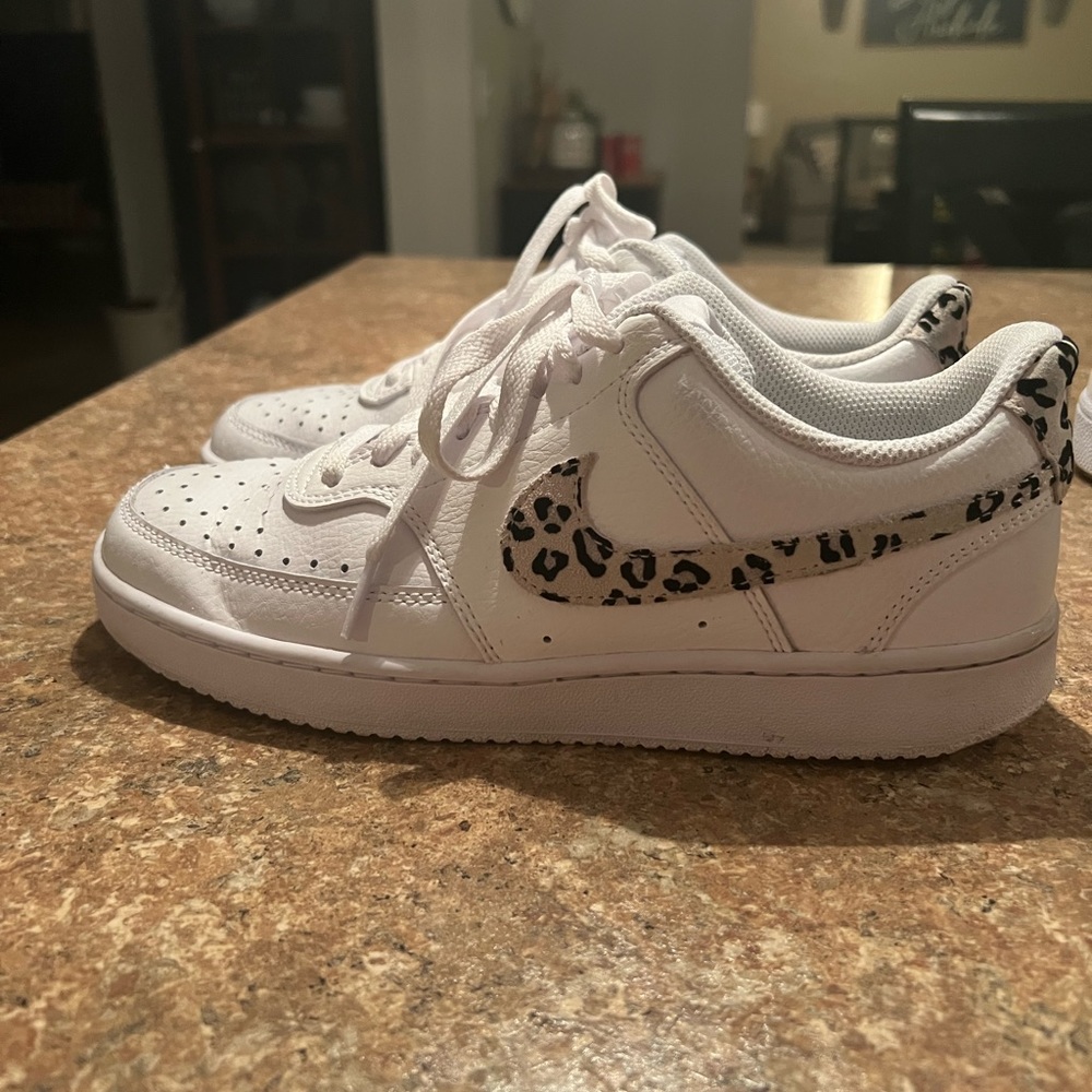 Leopard Court Vision Nike Size 8